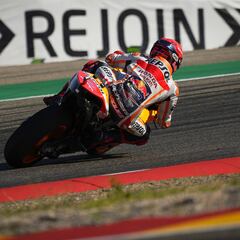 Márquez regresa a medio segundo de la cabeza