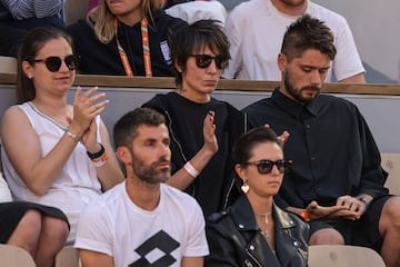 Zemfira Talgatovna Ramazanova, en la segunda fila, con gafas de sol.