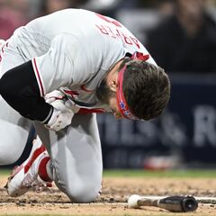 Bryce Harper out indefinitely after fracturing thumb
