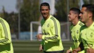 EL CRACK, TOTALMENTE RECUPERADO. Cristiano se ejercitó ayer con normalidad y la sonrisa de su cara refleja sus buenas sensaciones para Manchester.