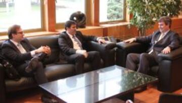 El Málaga trata la problemática del fútbol con Miguel Cardenal