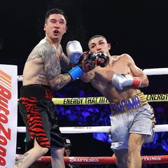 Los boxeadores latinos que brillaron en 2024