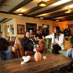 Al borde de las lágrimas, así sorprendió Diana Flores a su familia con su comercial para el Super Bowl LVII