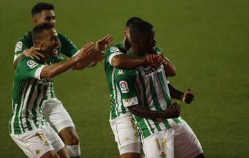 2-1. William Carvalho celebró el segundo gol.