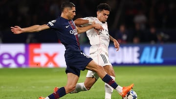 Paris Saint-Germain's Moroccan defender #02 Achraf Hakimi (L) fights for the ball with Bayern Munich's Colombian forward #14 Luis Diaz during the UEFA Champions League, league phase day 4, football match between Paris Saint-Germain (PSG) and FC Bayern Munich at the Parc des Princes in Paris, on November 4, 2025. (Photo by FRANCK FIFE / AFP)