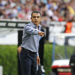 Chivas ratifica a Ricardo Cadena como su técnico