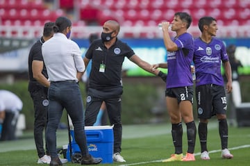 Al mismo tiempo, los preparadores físicos de Mazatlán también contaban con su cubreboca