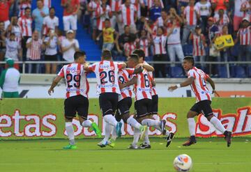 El equipo dominó el partido. Hizo tres goles y Viera atajó un penal.