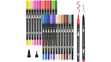 Tenemos unos rotuladores de ‘lettering’ con doble punta, estuche y recambios