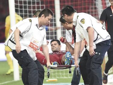 Hulk scores and gets injured in CSL debut for Shanghai