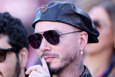 El artista de Colombia, J Balvin, se encuentra presente para apoyar a su amigo Bad Bunny en el Halftime Show. Le cumple su promesa.