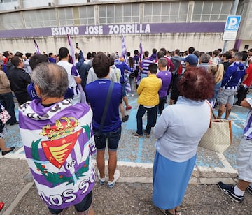 23/06/22 CONCENTRACION  EN CONTRA DEL NUEVO ESCUDO DEL REAL VALLADOLID SEGUIDORES 