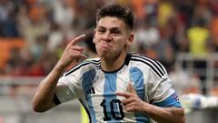 Jakarta (Indonesia), 24/11/2023.- Claudio Echeverri of Argentina celebrates after scoring his second goal during the FIFA U-17 World Cup quarter final match between Brazil and Argentina at the Jakarta International Stadium in Jakarta, Indonesia, 24 November 2023. (Mundial de Fútbol, Brasil) EFE/EPA/BAGUS INDAHONO
