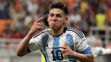 Jakarta (Indonesia), 24/11/2023.- Claudio Echeverri of Argentina celebrates after scoring his second goal during the FIFA U-17 World Cup quarter final match between Brazil and Argentina at the Jakarta International Stadium in Jakarta, Indonesia, 24 November 2023. (Mundial de Fútbol, Brasil) EFE/EPA/BAGUS INDAHONO
