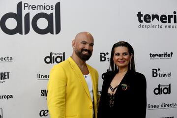 Álvaro Díaz y MJ Aledón presentadores de la alfombra verde.