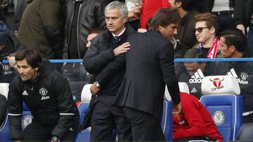 Mourinho y Conte, en una imagen del partido de liga que ganó el Chelsea
