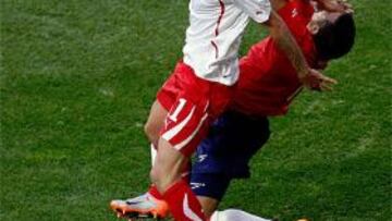 Hitzfeld, indignado por la expulsión de Behrami: "Vidal hizo teatro"