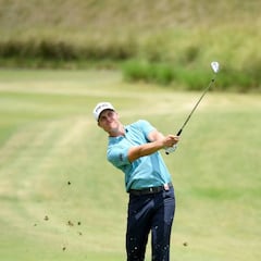 Calum Hill manda; los españoles Pigem y García, a cinco golpes