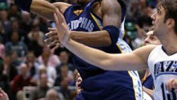 <b>SUPERIORES. </B>Memphis no tuvo problemas para superar a los Jazz en Utah.