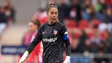 MADRID, SPAIN - JANUARY 05: Lola Gallardo of Atletico de Madrid looks on during the Liga F match between Atletico de Madrid and Real Madrid CF at Centro Deportivo Alcala de Henares on January 05, 2025 in Madrid, Spain. (Photo by Angel Martinez/Getty Images)