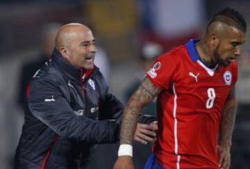 Durante la pasada Copa América, el seleccionador argentino se midió al Tricolor dirigiendo a La Roja. El juego terminó empatado a tres goles.