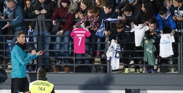 Casi 5.000 aficionados en el entrenamiento a puerta abierta