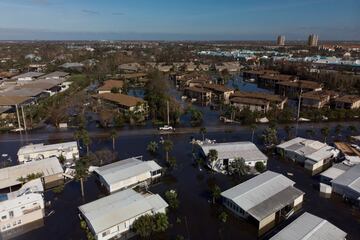 El huracán Ian llegó al oeste de Florida con vientos de más de 240 km/h, provocando inundaciones catastróficas en varias localidades, también ha dejado inundaciones  y graves destrozos en el centro de la península. La tormenta provocó una marejada ciclónica  que inundó grandes áreas del suroeste de Florida, las áreas cercanas a la costa han quedado arrasadas.