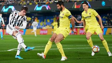 Vlahovic nets historic Juventus goal on Champions League debut