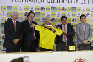 En agosto de 2014, Pékerman renueva su contrato con la FCF