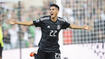 Uriel Antuna festejando uno de sus goles ante Cuba en Copa Oro.