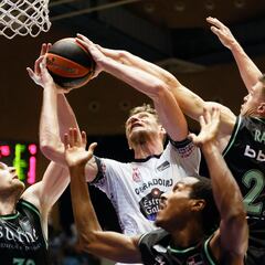 El Bilbao Basket acaba con el gafe a domicilio