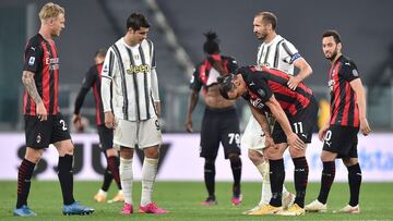 Turin (Italy), 09/05/2021.- Juventus'Äô Giorgio Chiellini and Milan'Äôs Zlatan Ibrahimovic during Italian Serie A soccer match Juventus FC vs AC Milan at the Allianz Stadium in Turin, Italy, 9 May 2021. (Italia, Estados Uni