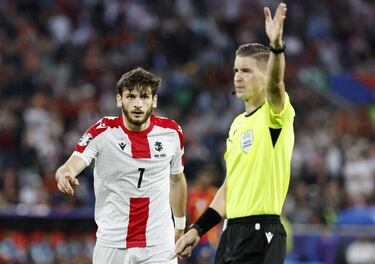 Who is François Letexier, the referee for Spain - England? Euro 2024 final
