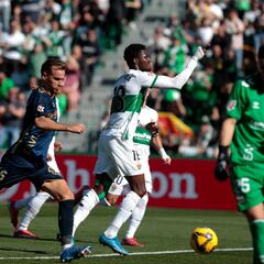 El Elche caza una victoria sufrida ante un Tenerife sin puntería