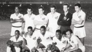 EL ONCE CAMPEÓN DEL SANTOS EN 1962. De arriba a abajo y de izquierda a derecha: Lima, Zito, Dalmo, Calvet, Gilmar y Mauro; Dorval, Mengálvio, Coutinho, Pelé y Pepe.