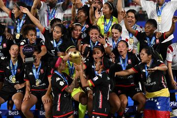 Independiente Santa Fe mantuvo la ventaja contra América de Cali en el estadio Pascual Guerrero y se coronó campeón por tercera vez en la historia.