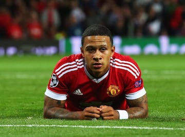 El delantero holandés ganó el título de liga y el campeonato de goleo de la Eredivisie en la campaña 14/15. Depay llamó la atención de los grandes clubes y en mayo de 2015 se sumó a las filas del Manchester United. El seleccionado de la Naranja Mecánica nunca se pudo acoplar a los Red Devils y salió por la puerta de atrás. Actualmente es figura del Olympique de Lyon.