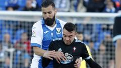 Siovas defiende a Iago Aspas durante un partido de Liga entre el Legan&eacute;s y el Celta de Vigo.
 