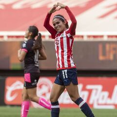 Chivas golea 5-0 a Rayadas y es segundo de la tabla