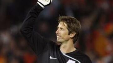 <b>ESPECTACULAR.</b> Van der Sar pude batir hoy el récord de Abel