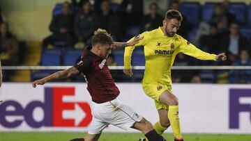 Adrián in action for Villarreal.