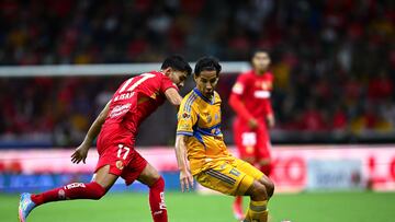 Mauricio Isais (L) of Toluca fights of the ball with Diego Lainez (R) of Tigres during the 3rd round match between Toluca and Tigres UANL as part of the Liga BBVA MX, Torneo Apertura 2025 at Nemesio Diez Stadium, on July 26, 2025 in Toluca, Estadio de Mexico, Mexico.