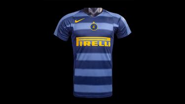 El fabricante de neumáticos de Milanis ha estado frente a la camisa del equipo italiano durante 26 años, hasta que desapareció en 2021. Una de las primeras películas en recordar esta camisa es Adriano Light Reberé.
