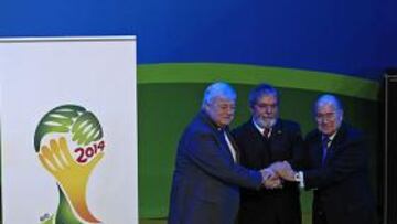 Lula, Romario y Bebeto presentan en Sudáfrica el emblema de Brasil 2014