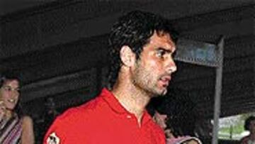 <B>LLEGARON</B>. Guardiola volvió a España.