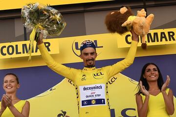 Julian Alaphilippe continúa como líder de la carrera.