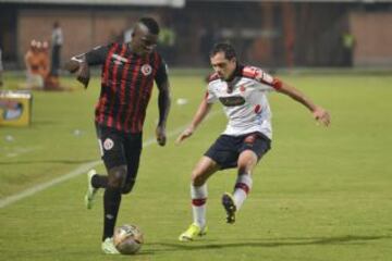 Cúcuta sigue sin ganar y ya es penúltimo del torneo con ocho puntos. Ante la invasión de campo por parte de sus hinchas, la plaza podría ser sancionada.