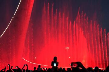 Precioso espectáculo de agua y luz en Sochi con motivo de la Copa Confederaciones de la FIFA que se disputa en Rusia.