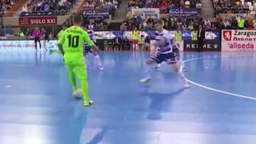 Now you see it, now you don't... More Ricardinho magic!