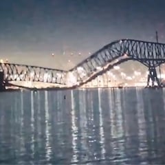 Un buque choca y derriba el mayor puente de Baltimore: varios coches caen al río